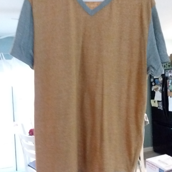 Name Brand T-Shirts - Picture 2 of 8